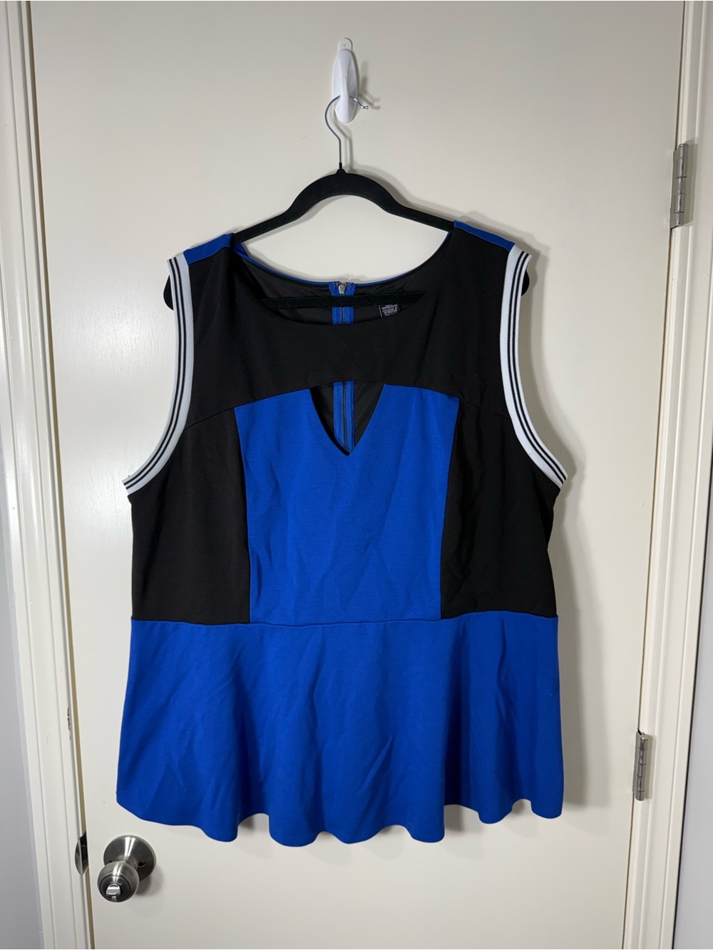 Torrid Black & Blue Sleeveless Peplum Top Plus Size 4X‎